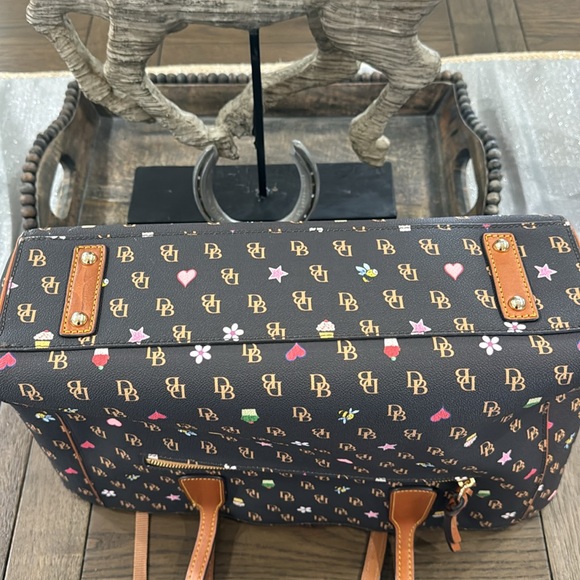 Dooney & Bourke Gretta Ashton novelty heart ❤️ & cupcake leather tote - Picture 4 of 9